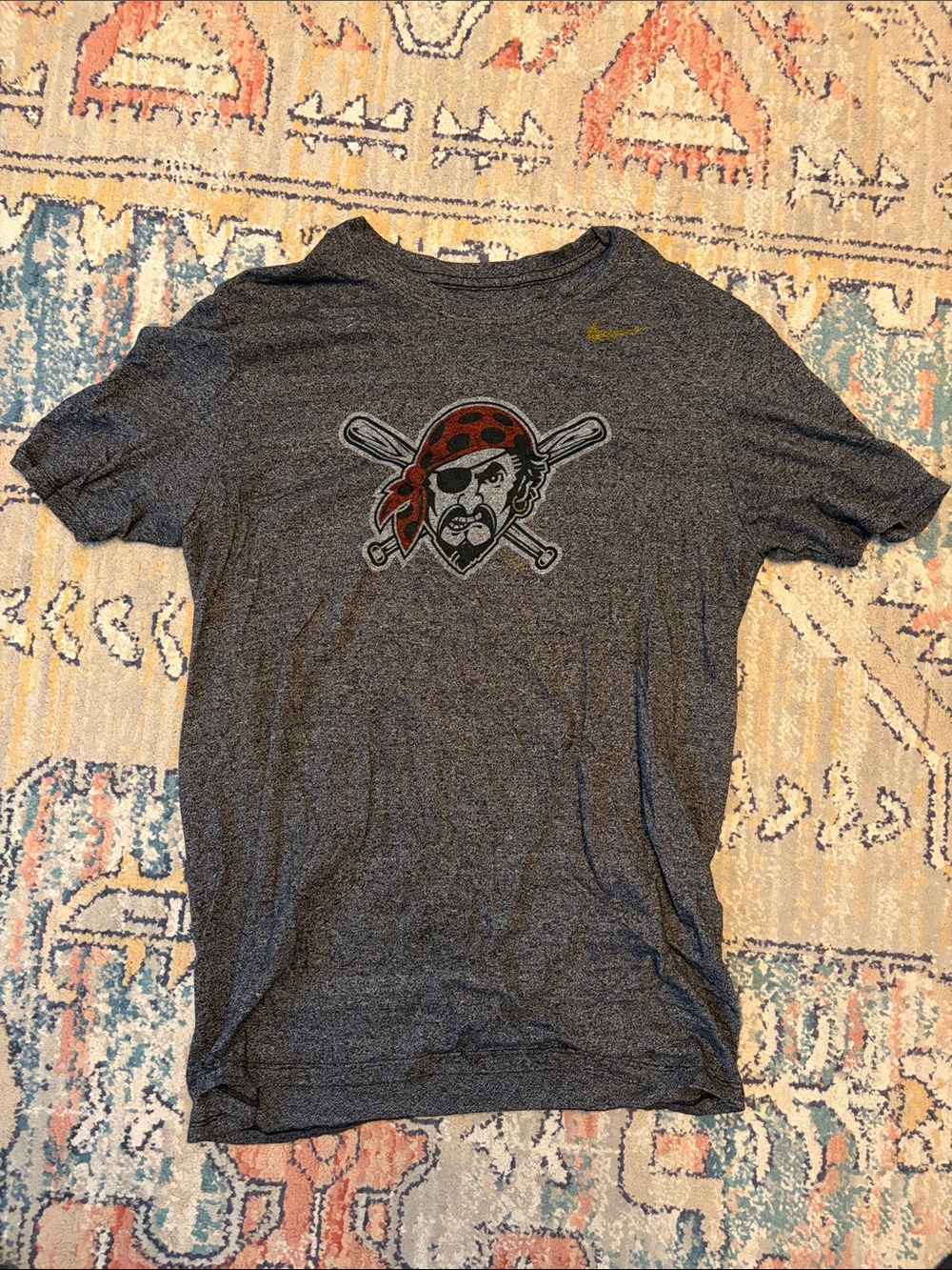 Nike Men’s Gray Short-Sleeve Graphic Pittsburgh Pirate’s Tee